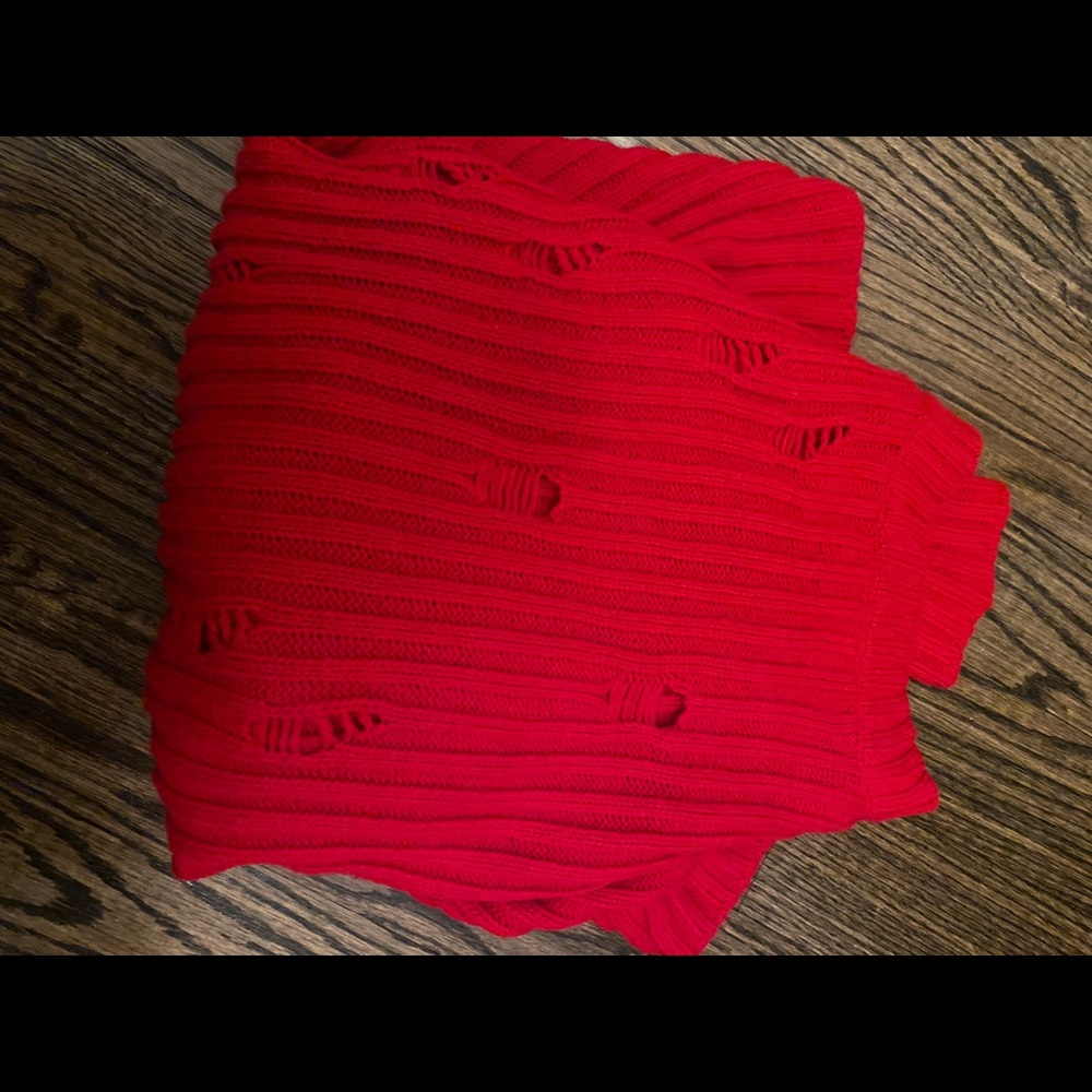 Red ribbed sweater with cuts